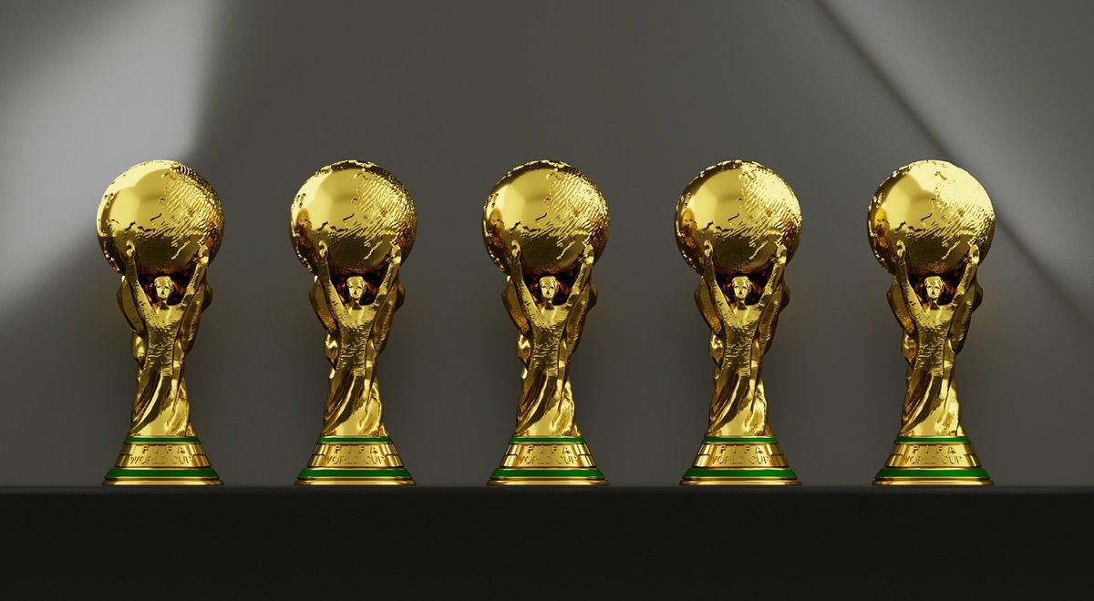 Trofeo de oro simbolizando el éxito de los mejores artistas del año.