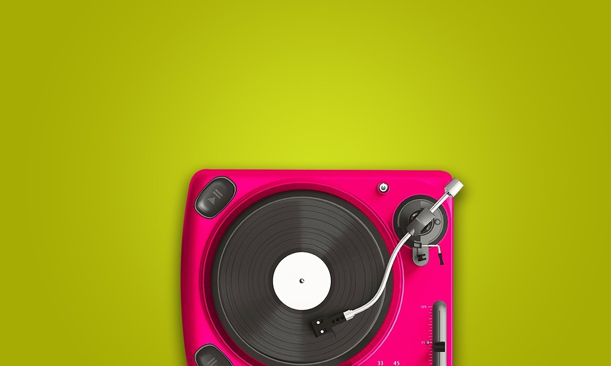 Toca-discos de vinil retrô simbolizando a nostalgia musical.