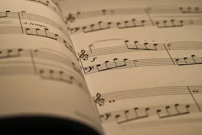 Música coreana derechos: guía desafíos autoría digital 70%